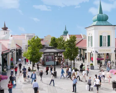 Ansicht des Designer Outlet in Parndorf aus der Vogelperspektive