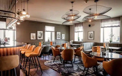 Übersicht über die Bar und das Restaurant im Hotel Das Himberg